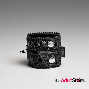 Noir Wrist Wallet With Hidden Zipper Black